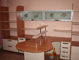 Комплект мебели в детскую (стол, шкафы)