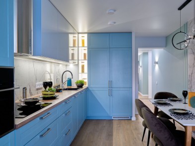 Кухня с фасадами в голубом цвете