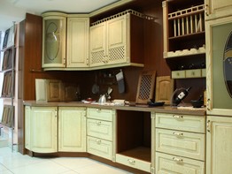 Угловой кухонный гарнитур в классическом стиле