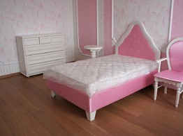 Розовая "кукольная" спальня