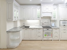 Угловой кухонный гарнитур в классическим стиле